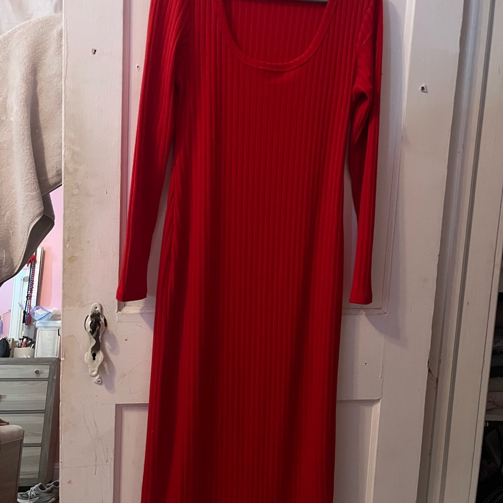 Vibrant Red Midi Sheath Dress with Long Sleeves and Scoop Neck